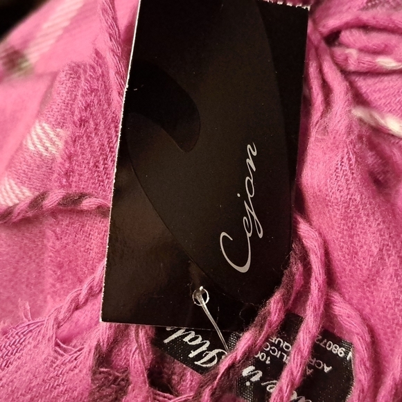 Cejon women's pink plaid scarf NEW - Picture 3 of 5